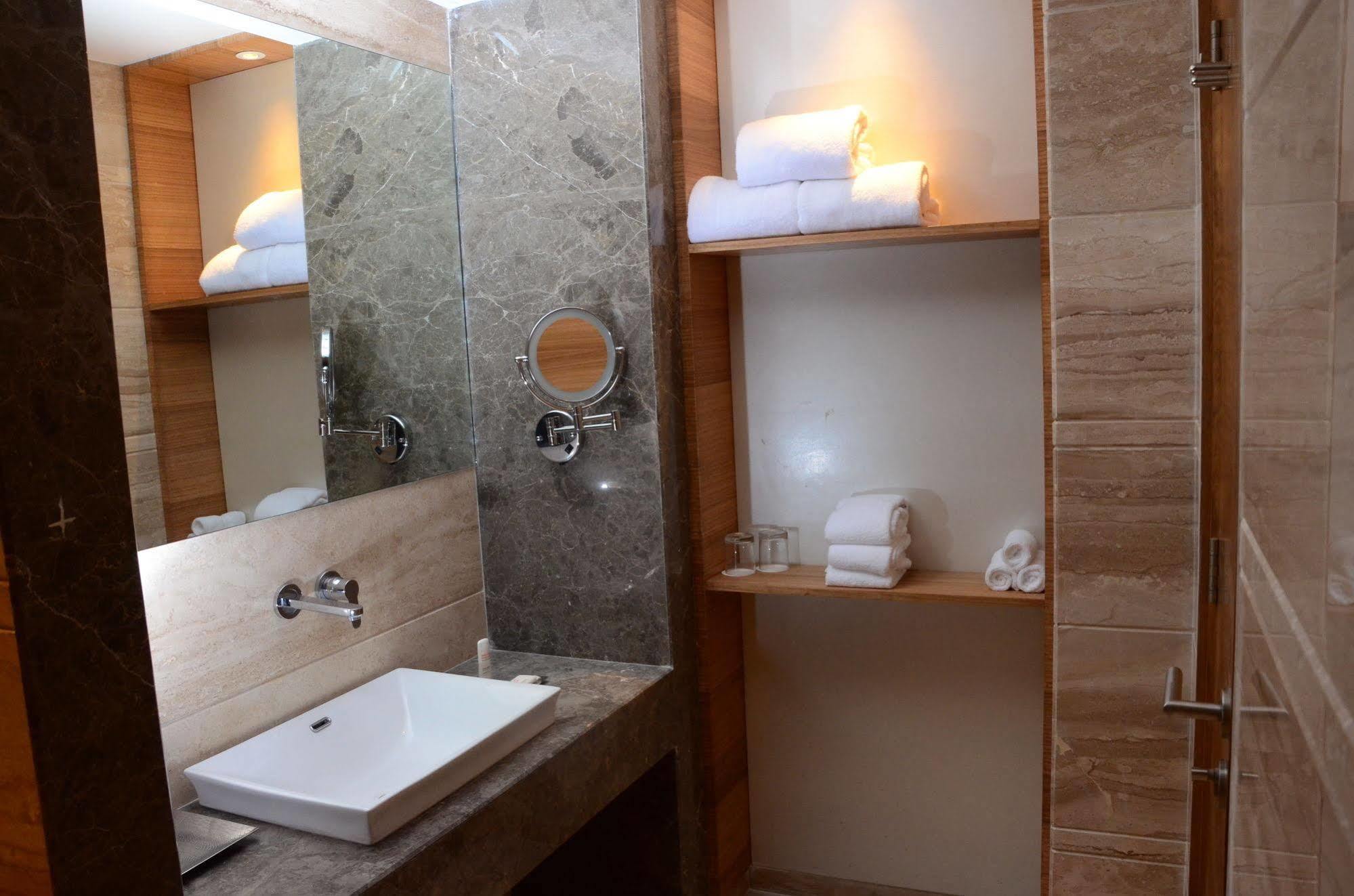Radisson Blu Jammu Hotel Kültér fotó